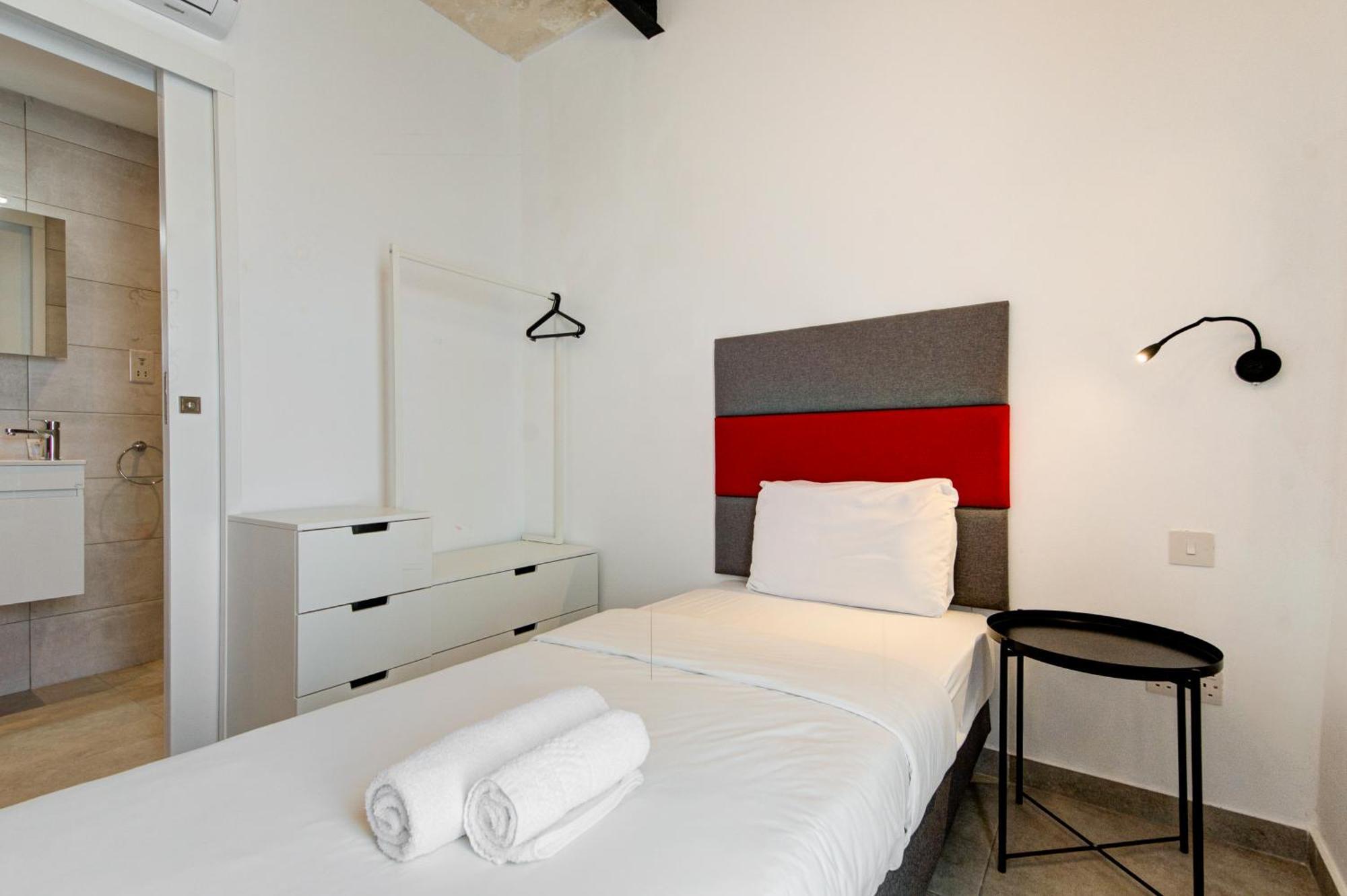 Private Rooms With Bathroom In Валлетта Екстер'єр фото
